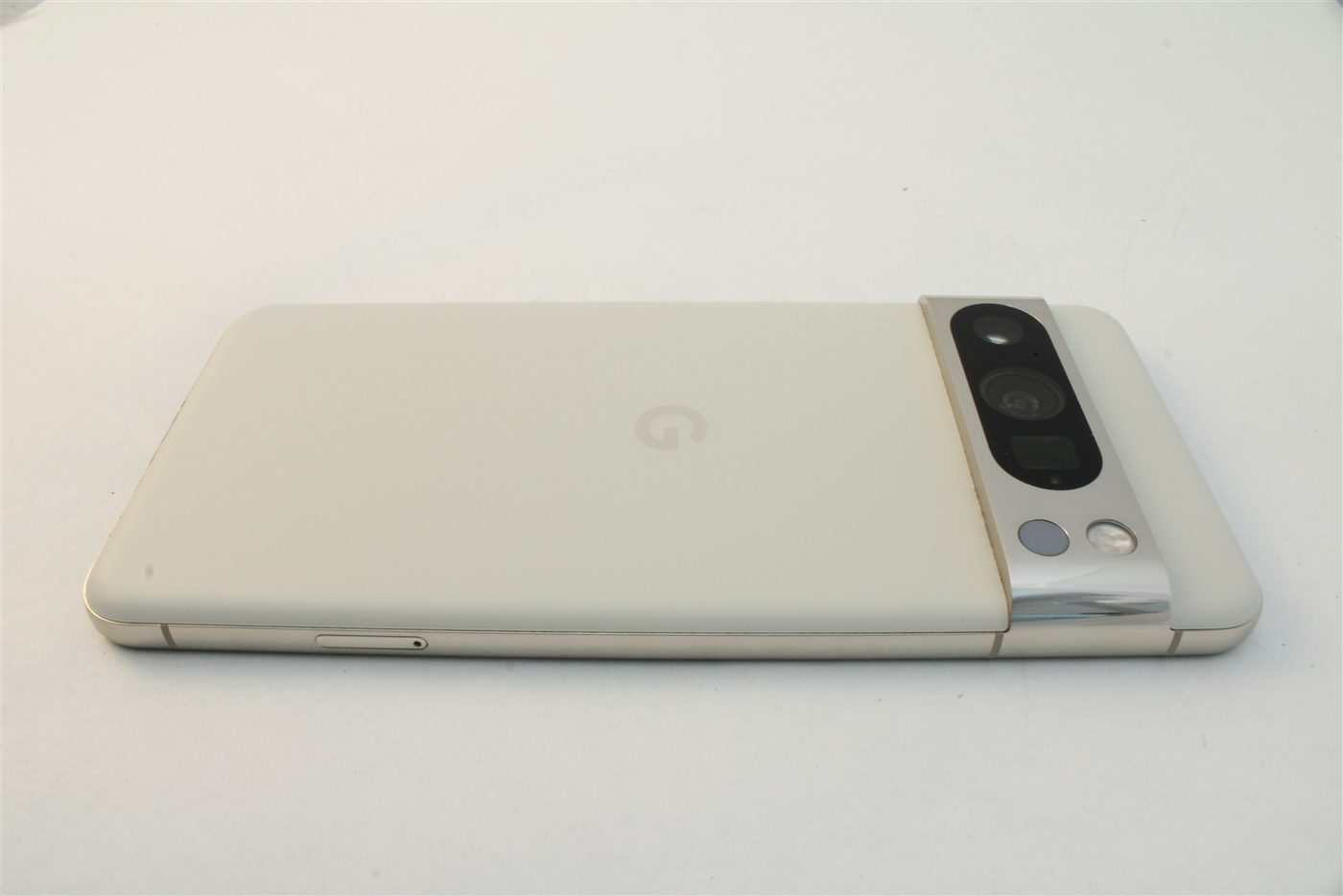 Pixel 8 Pro in White