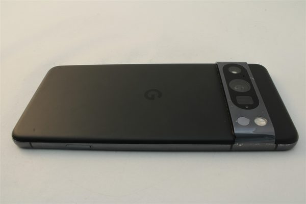 Pixel 8 Pro in Black, cosmetic grade A