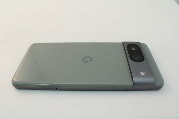 Pixel 8 in Green, cosmetic grade A