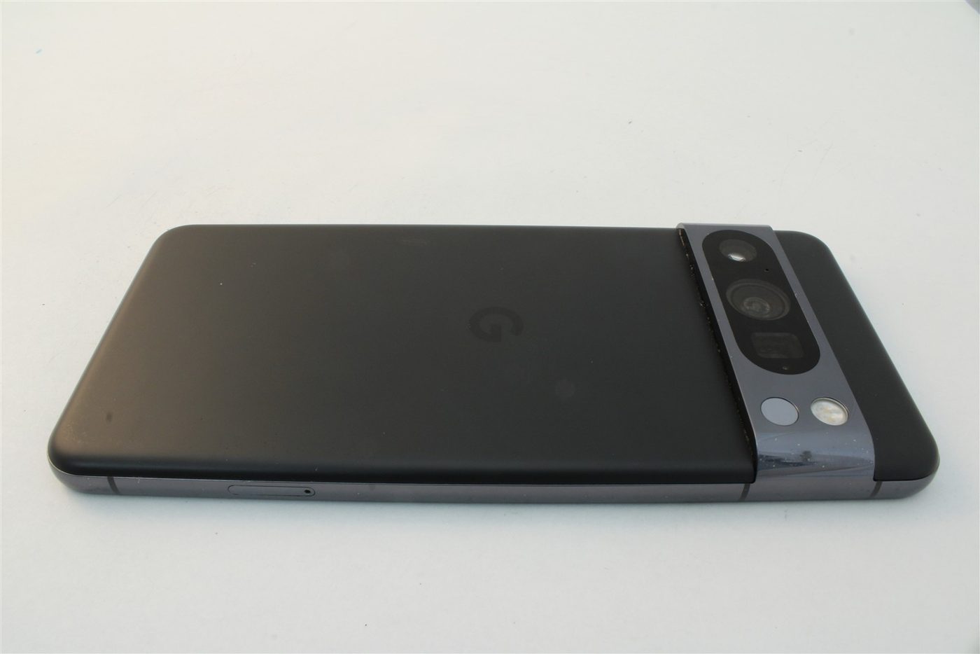 Pixel 8 Pro in Black