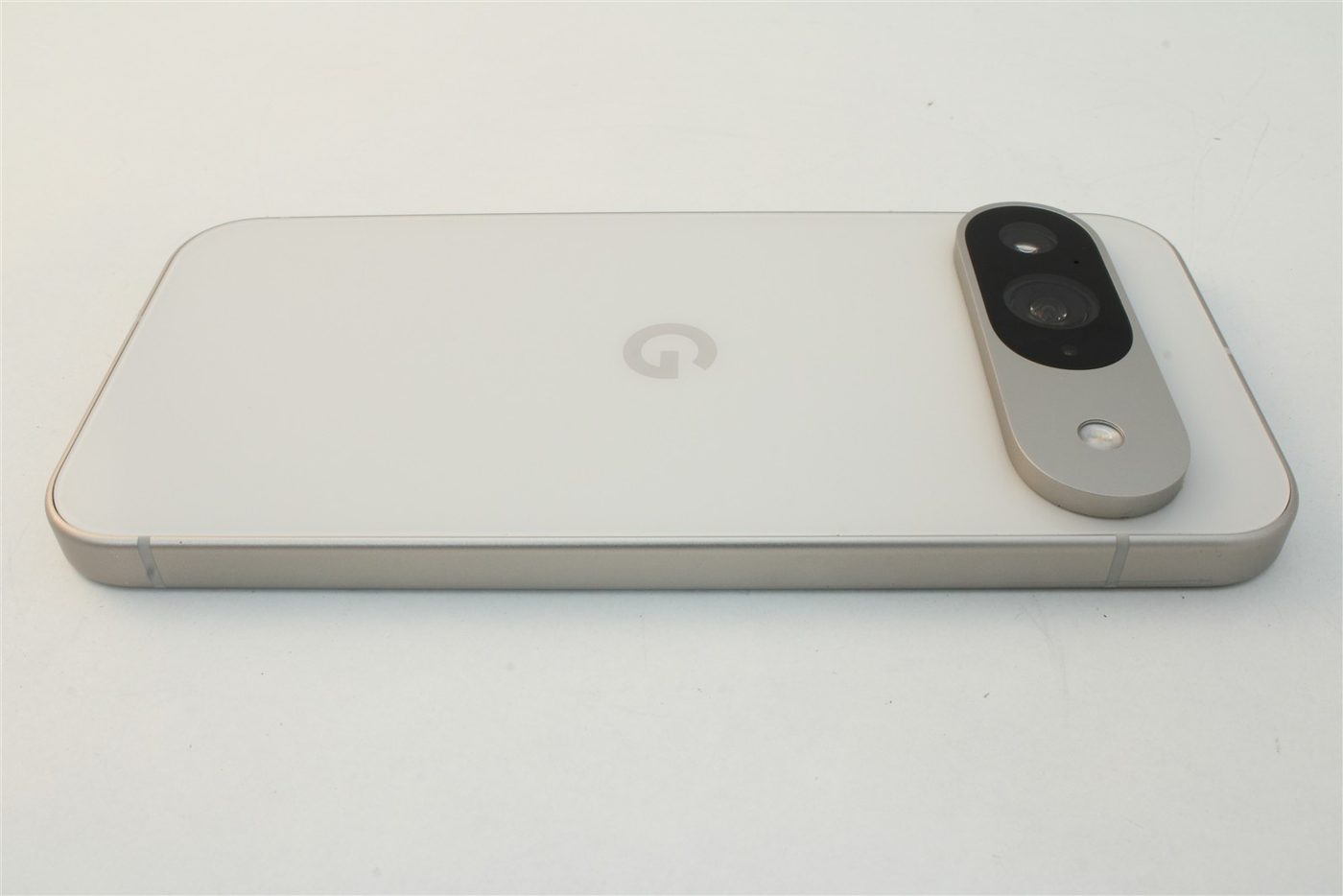 Pixel 9 in White