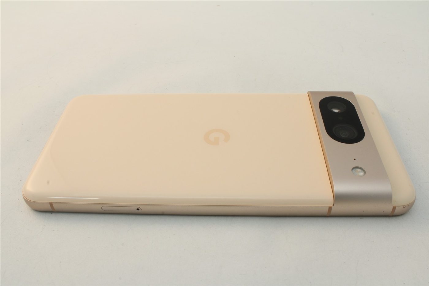 Pixel 8 in Gold