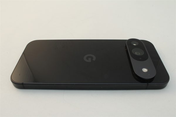 Pixel 9 in Black, cosmetic grade A