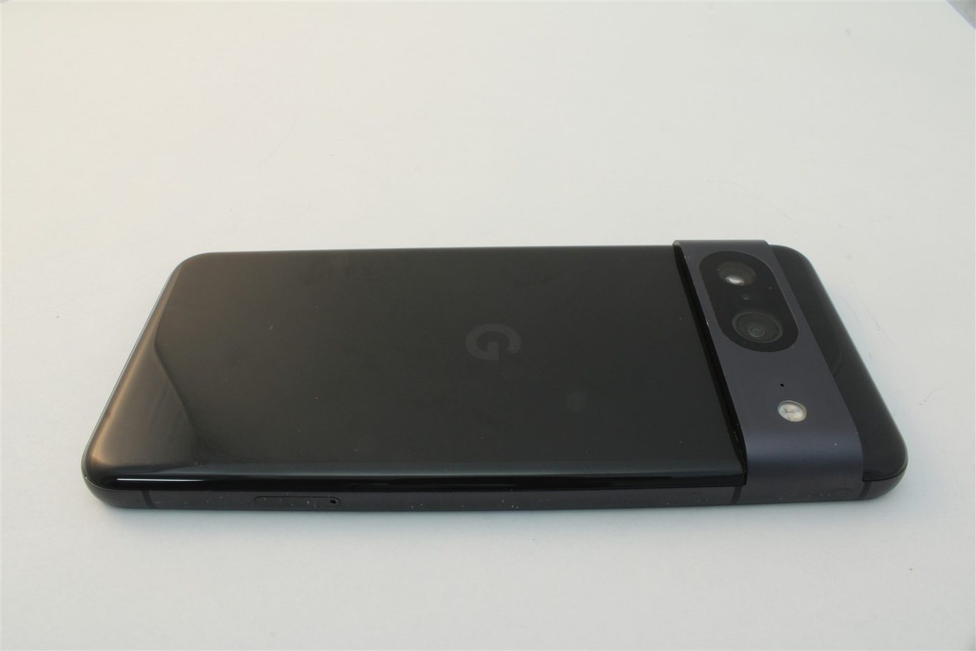 Pixel 8 in Black