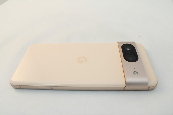 Pixel 8 in Gold, cosmetic grade B