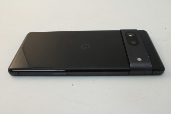Pixel 7 in Black, cosmetic grade A