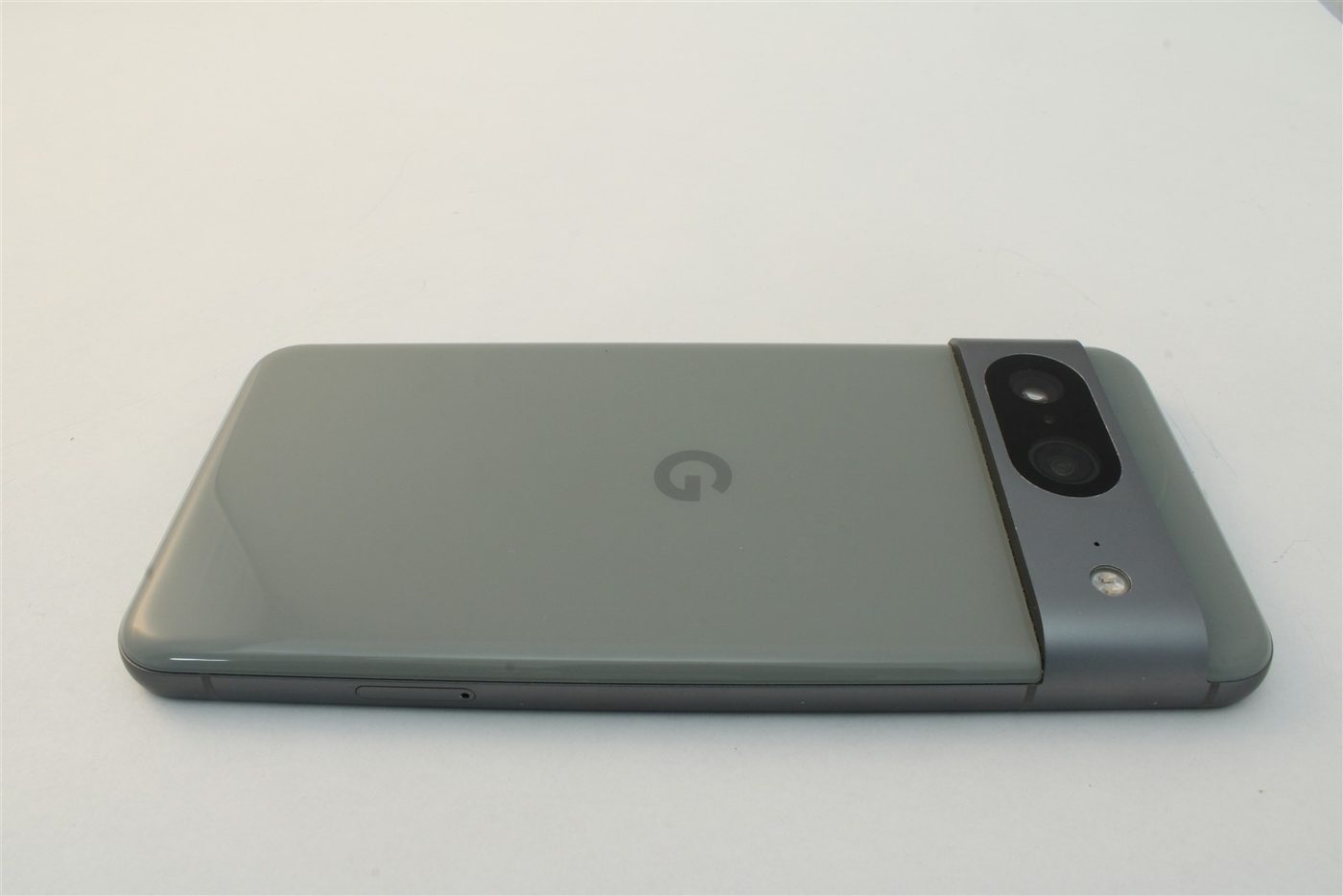 Pixel 8 in Green