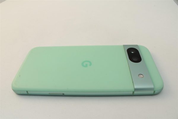 Pixel 8a in Green, cosmetic grade A